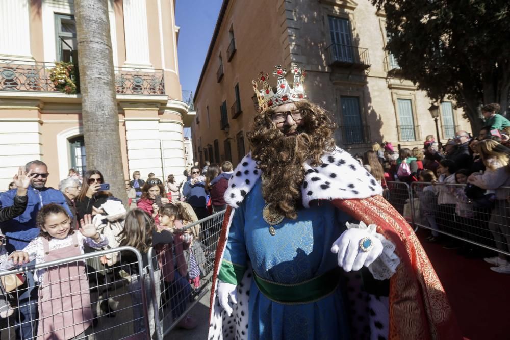 Los Reyes Magos llegan a Murcia repartiendo Roscón