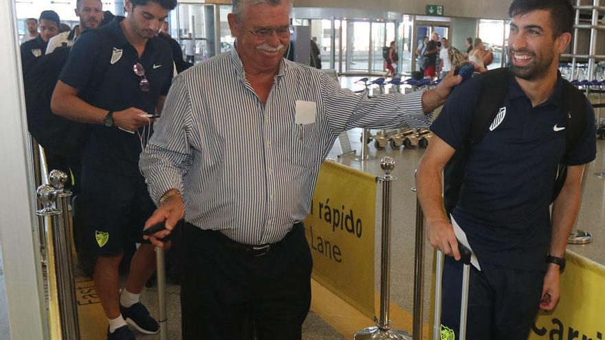 Paco Martín Aguilar, jefe de expedición, junto a Michael Santos.