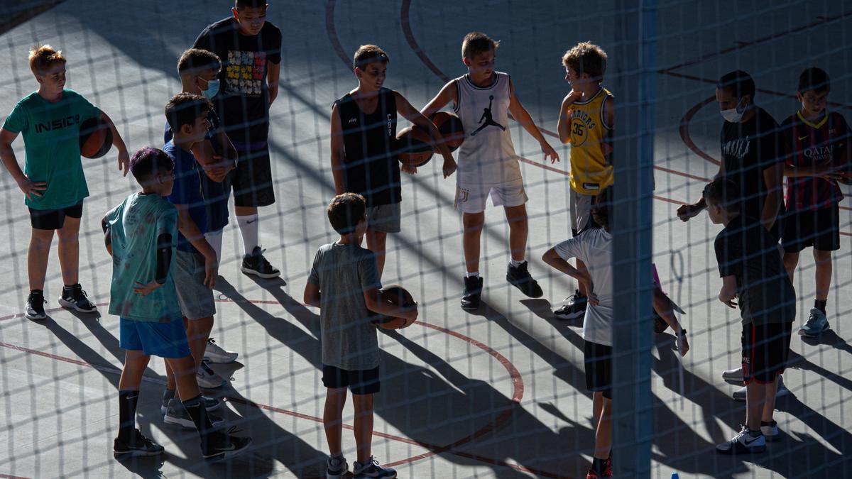 Extraescolar de baloncesto, a principio de curso, en Barcelona