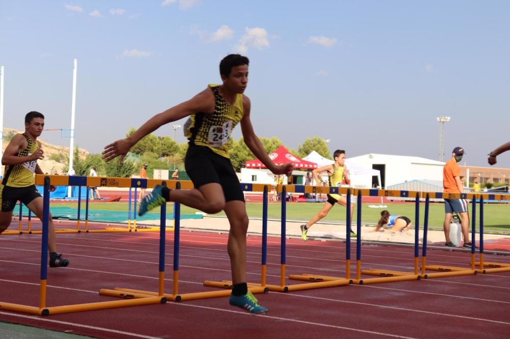 Control federativo de atletismo en Yecla