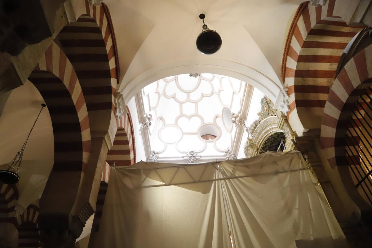 Comienza la instalación de la cúpula de madera de la capilla de la Anunciación de la Mezquita-Catedral