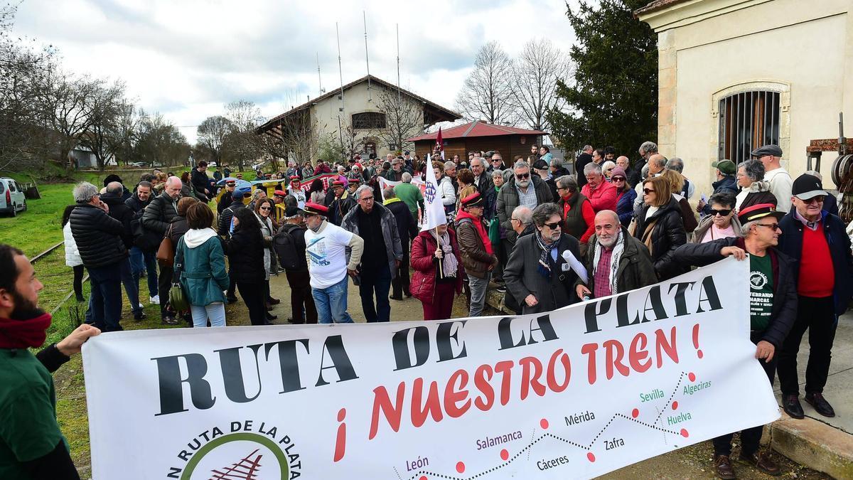 Protesta en defensa del tren Ruta de la Plata.