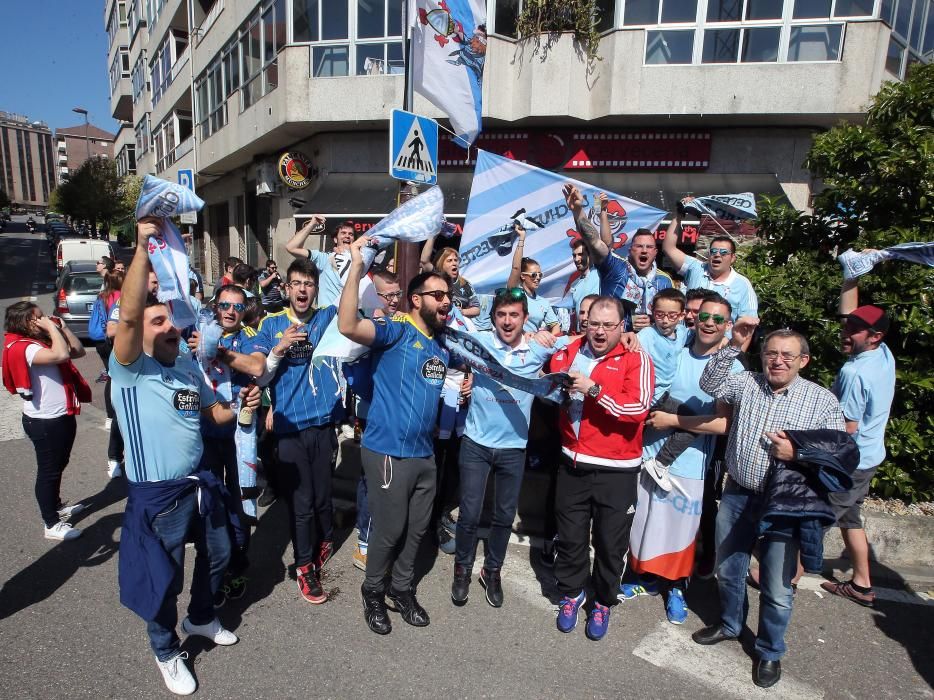 La afición del Celta camino de Riazor