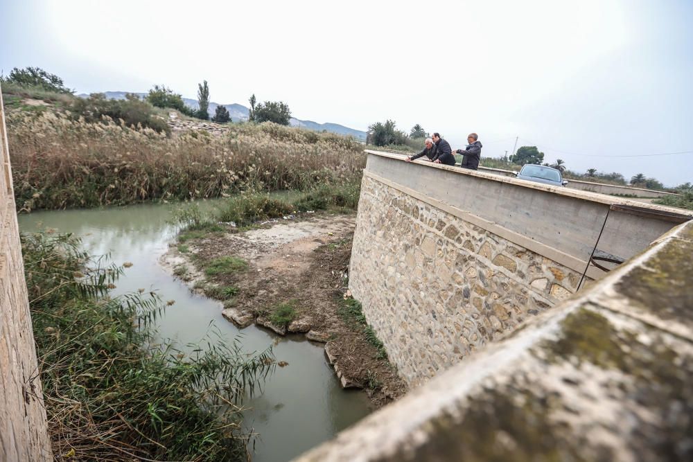 La Conselleria de Medio Ambiente y la CHS impulsan medidas para evitar la contaminación del Segura en la Vega Baja por sólidos flotantes.