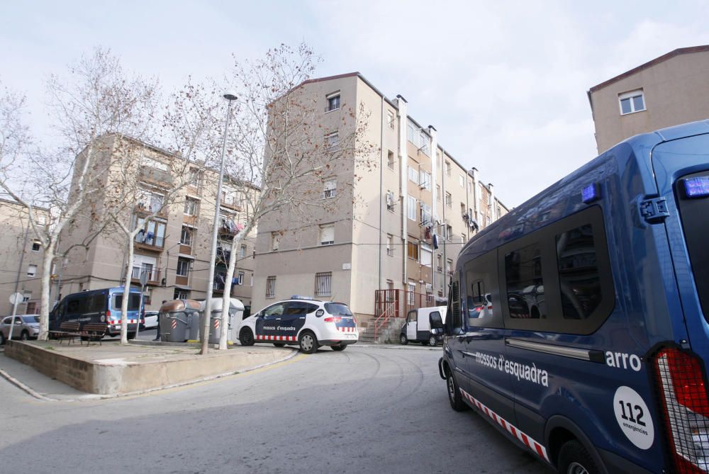 Mossos d'Esquadra i de la Policia Municipal de Girona amb els tècnics d'Endesa