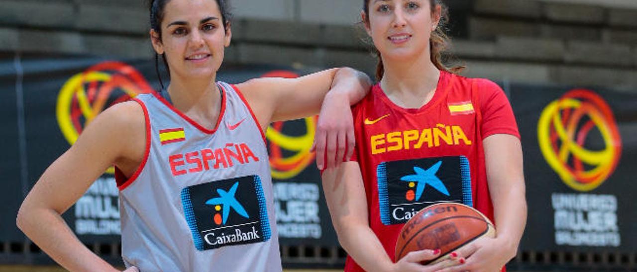 Las grancanarias Leticia Romero y Leonor Rodríguez posan durante el entrenamiento del pasado miércoles en Madrid.