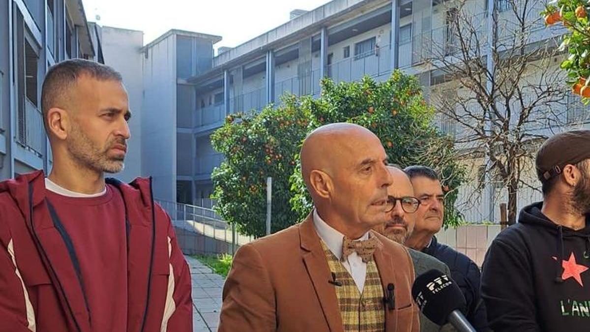 El portavoz del PSOE, Antonio Hurtado, acusa a Bellido de "triturar" a sus cargos directivos.