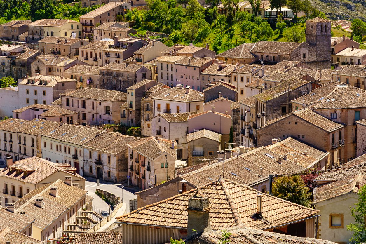 Vista aérea de Sepúlveda, con sus antiguos tejados de tejas y calles estrechas.
