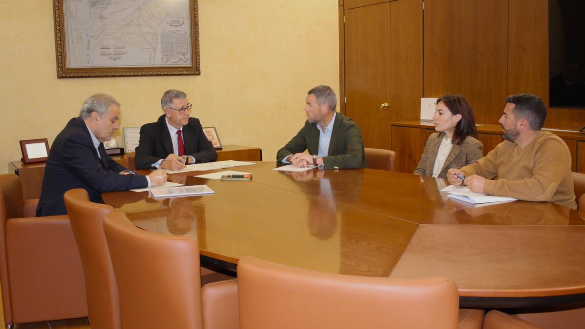 Reunión entre el alcalde de Caravaca y el presidente de la CHS