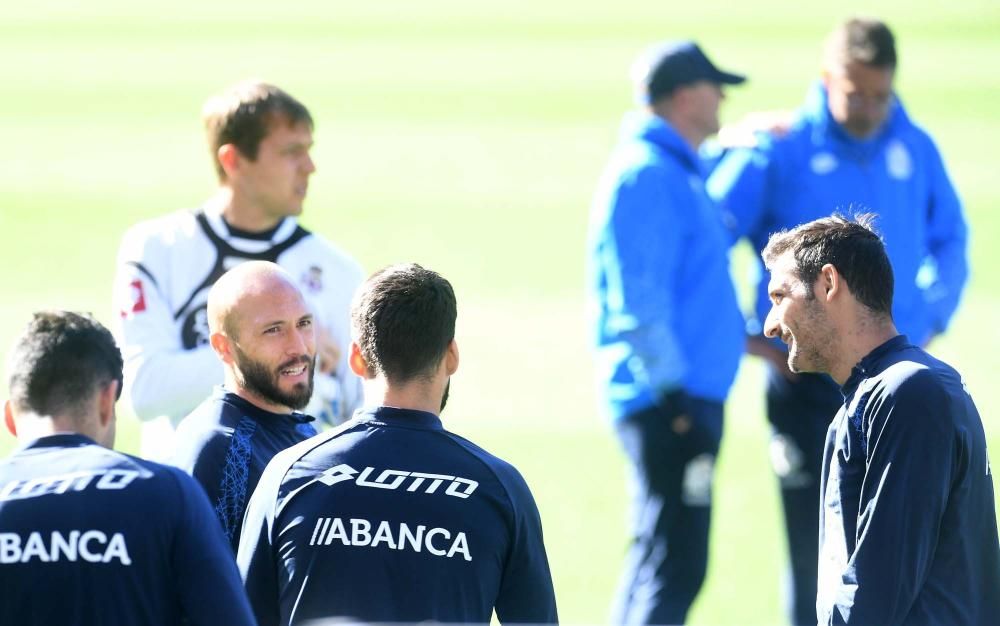 Sesión de entrenamiento en Riazor antes de disputar el trascendental encuentro ante el Granada.