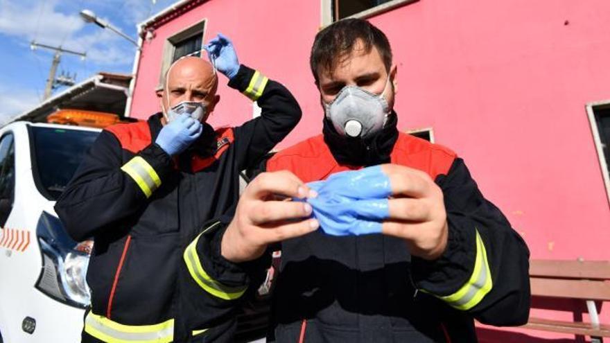 Así debemos poner y quitar guantes y mascarilla sin riesgo de contagio de Covid-19