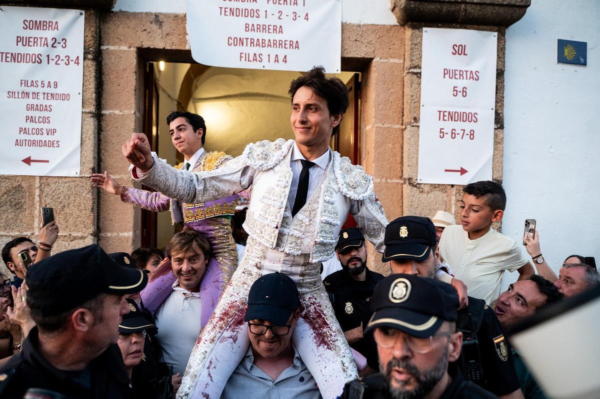 Galería | Así fue la segunda de abono de la feria de Cáceres Galería | Así fue la segunda de abono de la feria de Cáceres