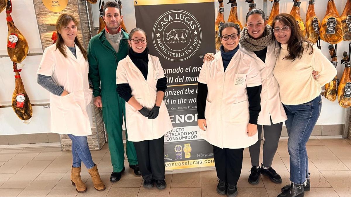 Equipo humano de la empresa jamonera de Monesterio