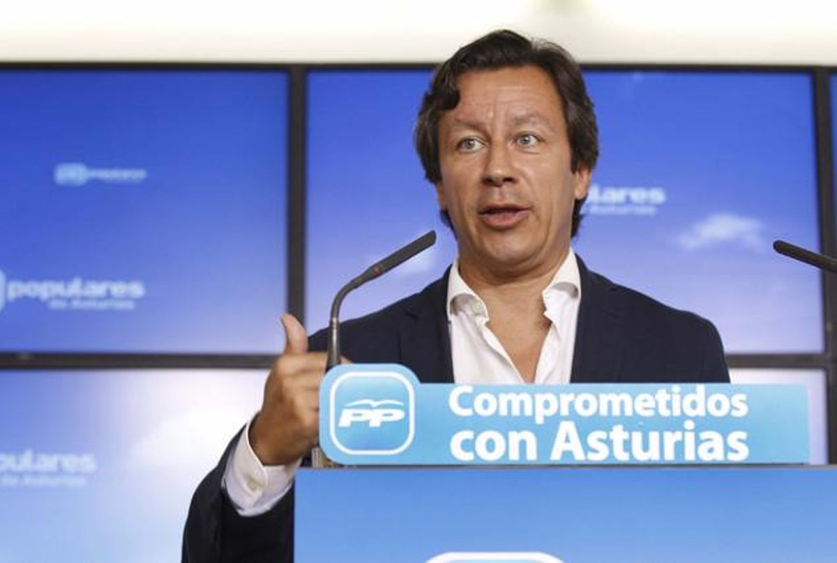 El vicesecretari general d’organització del PP, Carlos Floriano, durant una roda de premsa, el 2 d’agost a Oviedo. El vicesecretari general d’organització del PP, Carlos Floriano, durant una roda de premsa, el 2 d’agost a Oviedo.