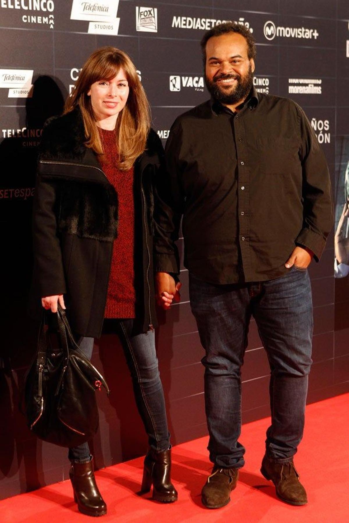 Carlos Jean y su pareja, en la première de Cien años de perdón.