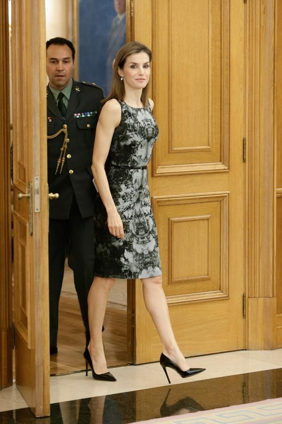 Letizia Ortiz con vestido de Hugo Boss en el Palacio de la Zarzuela