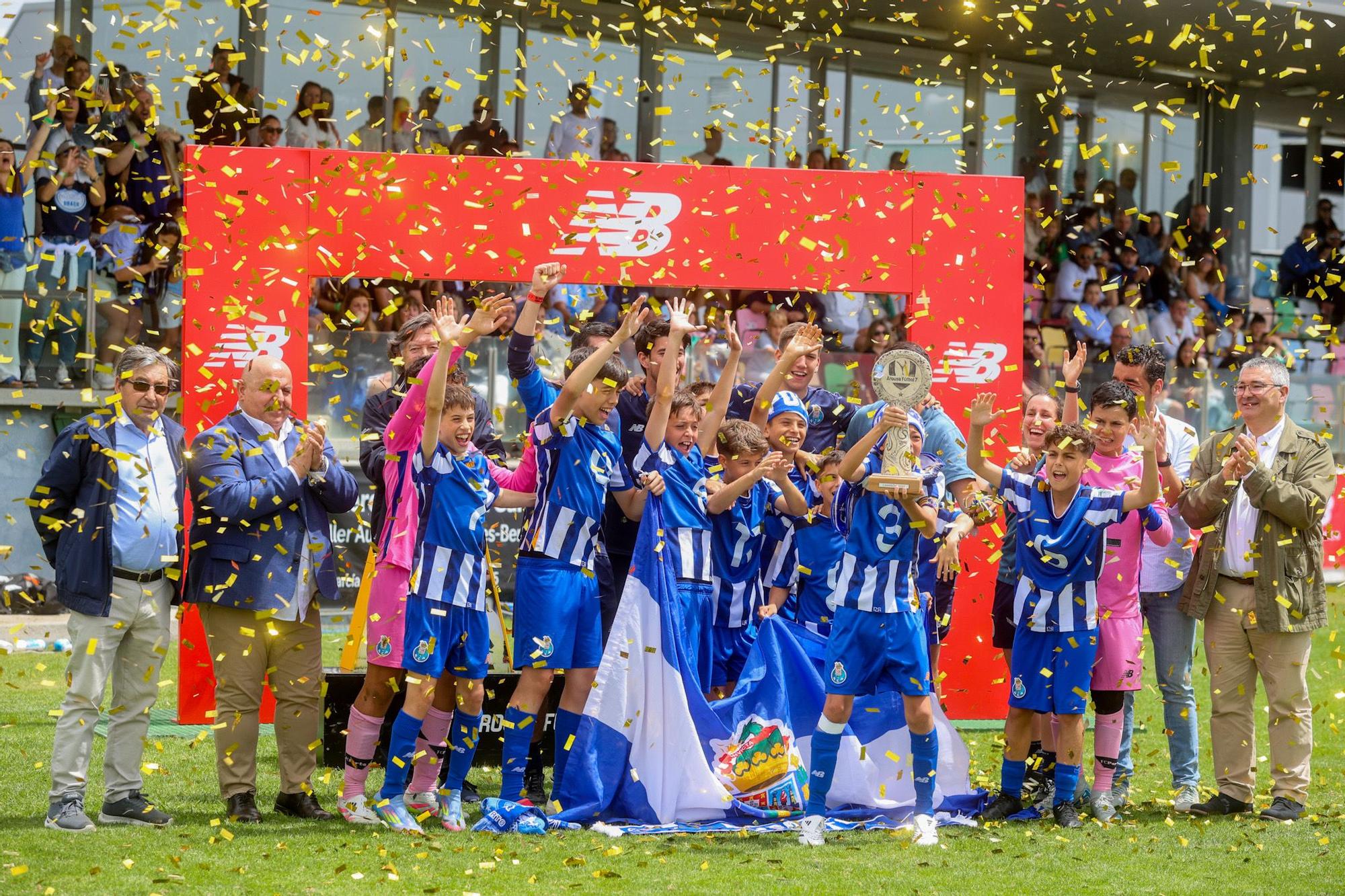 El Porto se lleva el primer título de Arousa Fútbol 7 a Portugal