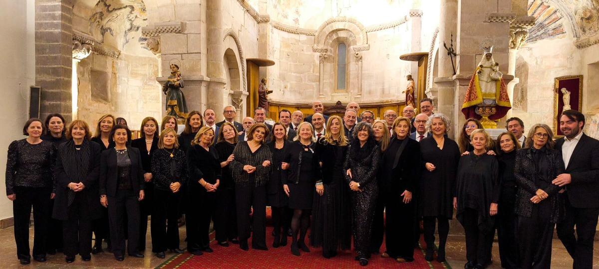 El coro del Colegio de Abogados de Oviedo, durante una actuación reciente en la Catedral.