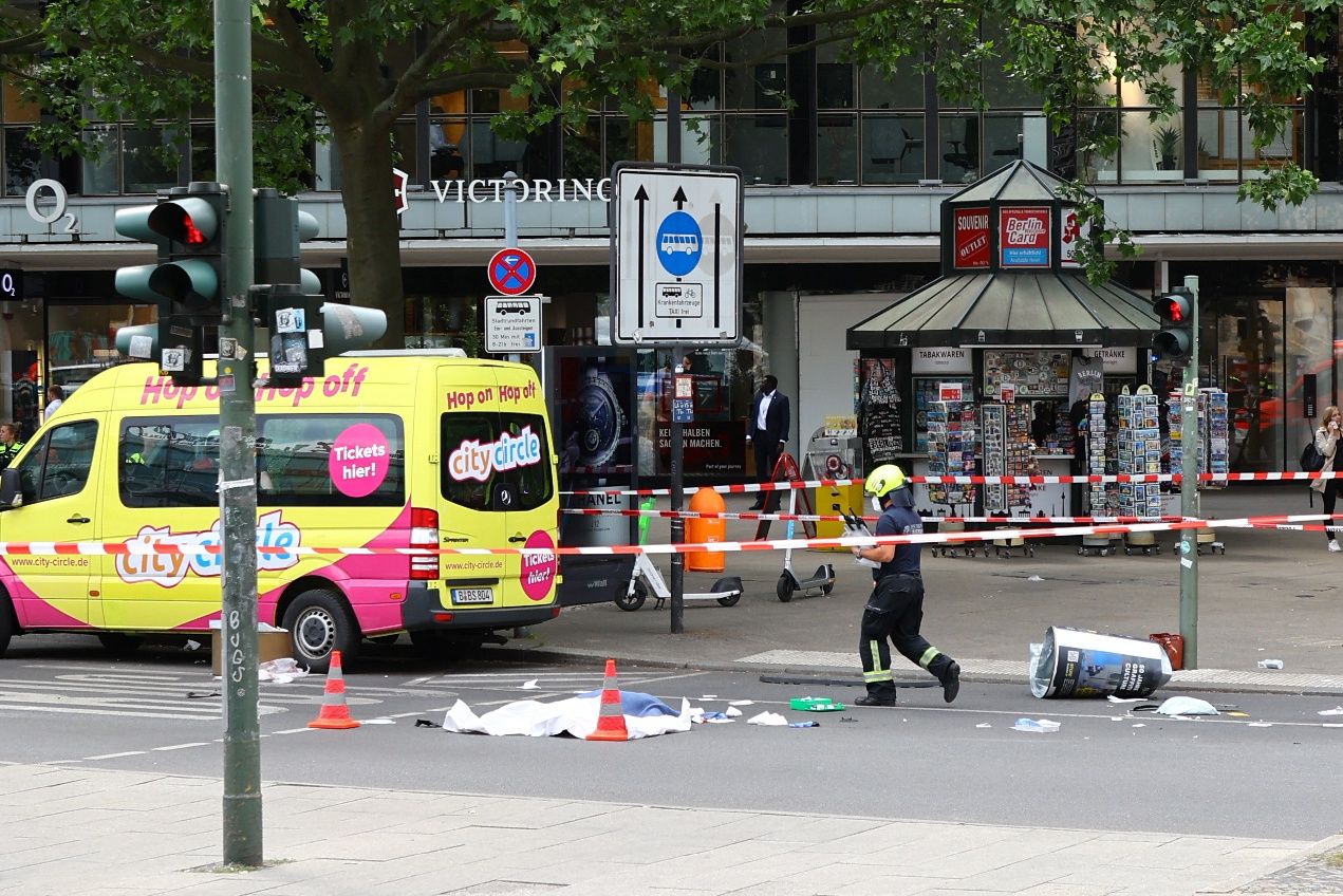 Un cotxe ha atropellat una multitud a l’oest de Berlín