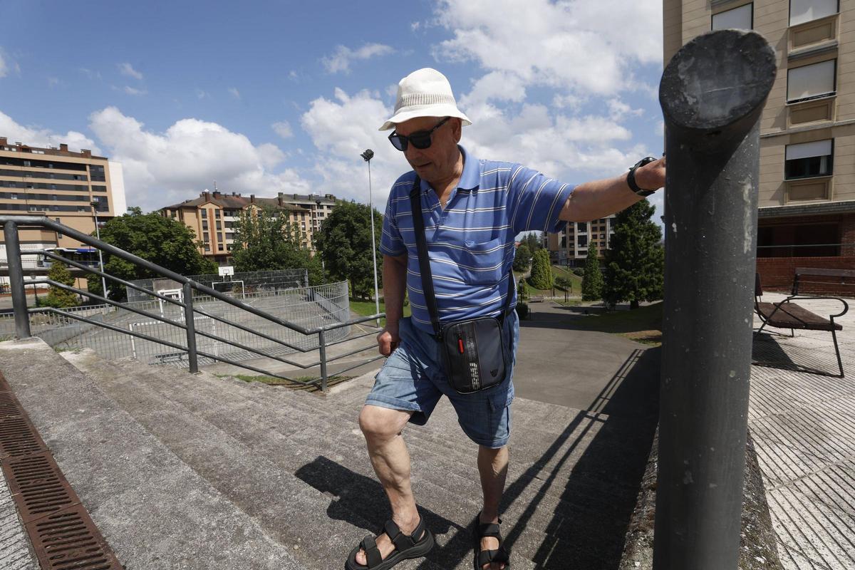 El barrio de Villafría (Oviedo) aplaude las futuras rampas de acceso al parque: “Hacían falta y eran muy necesarias”, en imágenes El barrio de Villafría (Oviedo) aplaude las futuras rampas de acceso al parque: “Hacían falta y eran muy necesarias”, en imágenes