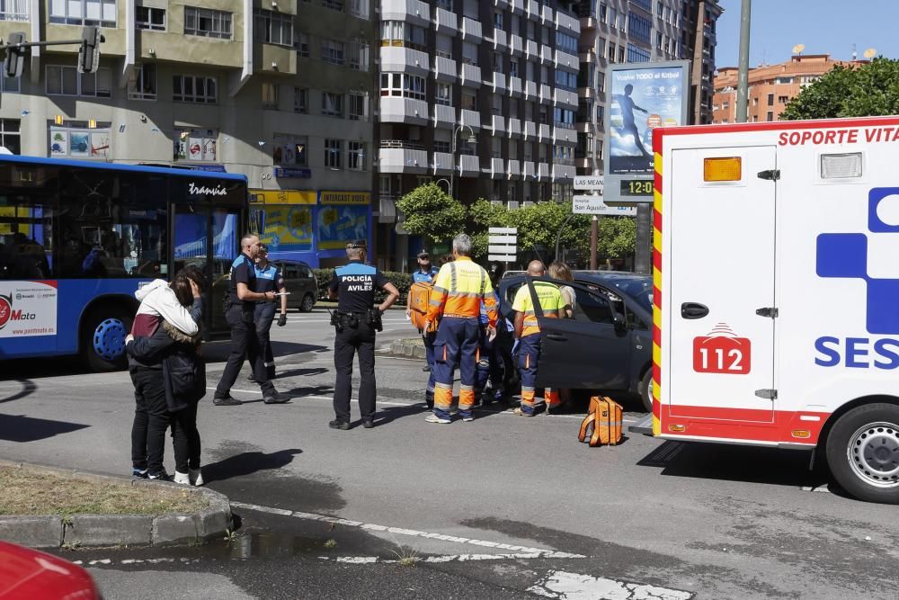 Choque en el cruce del Carbayedo, en Avilés