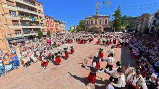 Villaviciosa baila una esplendorosa danza en honor a la Portalina: "Es muy emocionante, impresiona"