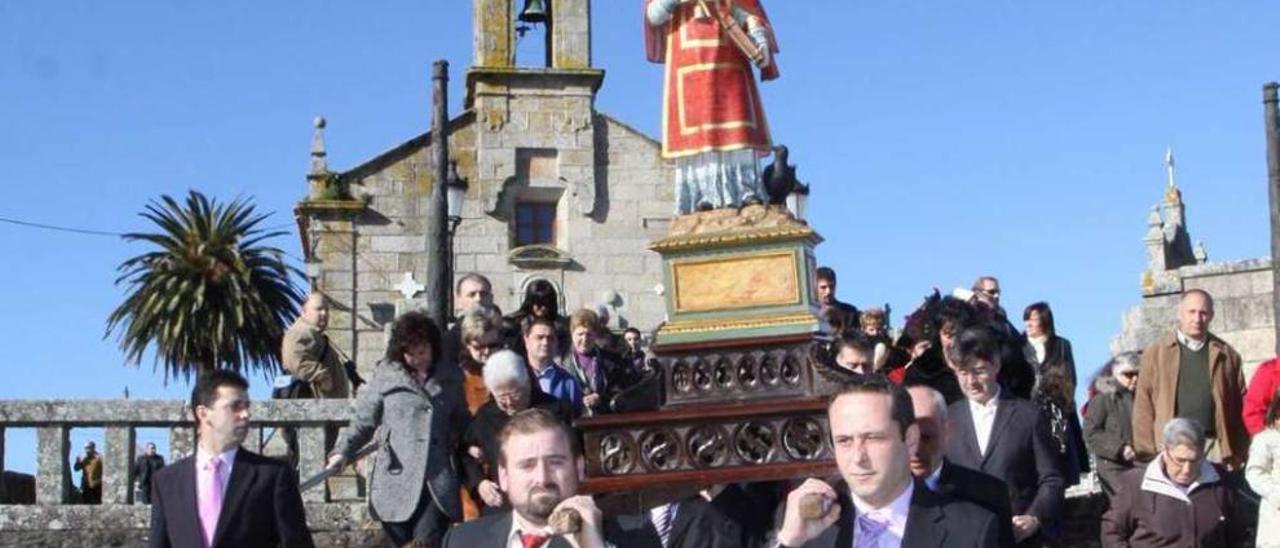 Imagen de San Vicente que ayer salió en procesión tras la misa. // Muñiz