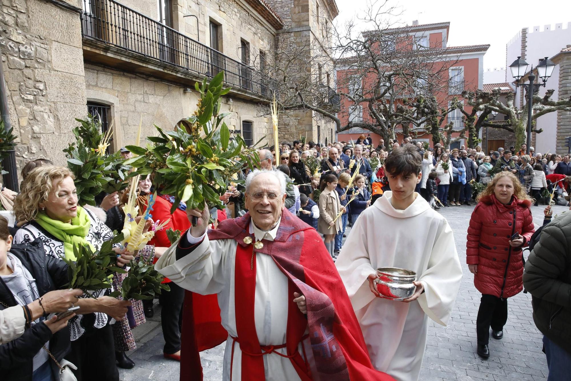 EN IMÁGENES: Gijón procesiona para celebrar el Domingo de Ramos