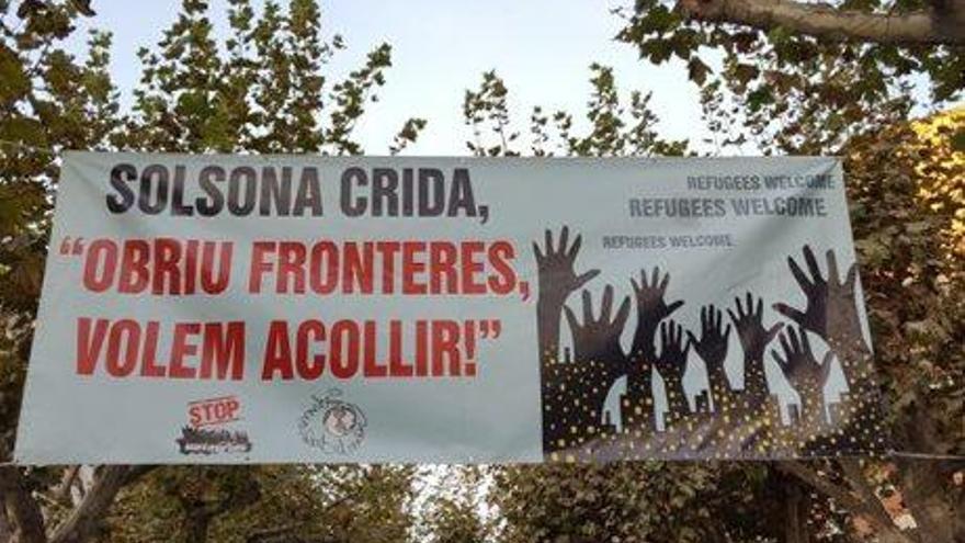 Pancartes a favor de l&#039;acollida de refugiats, a Solsona