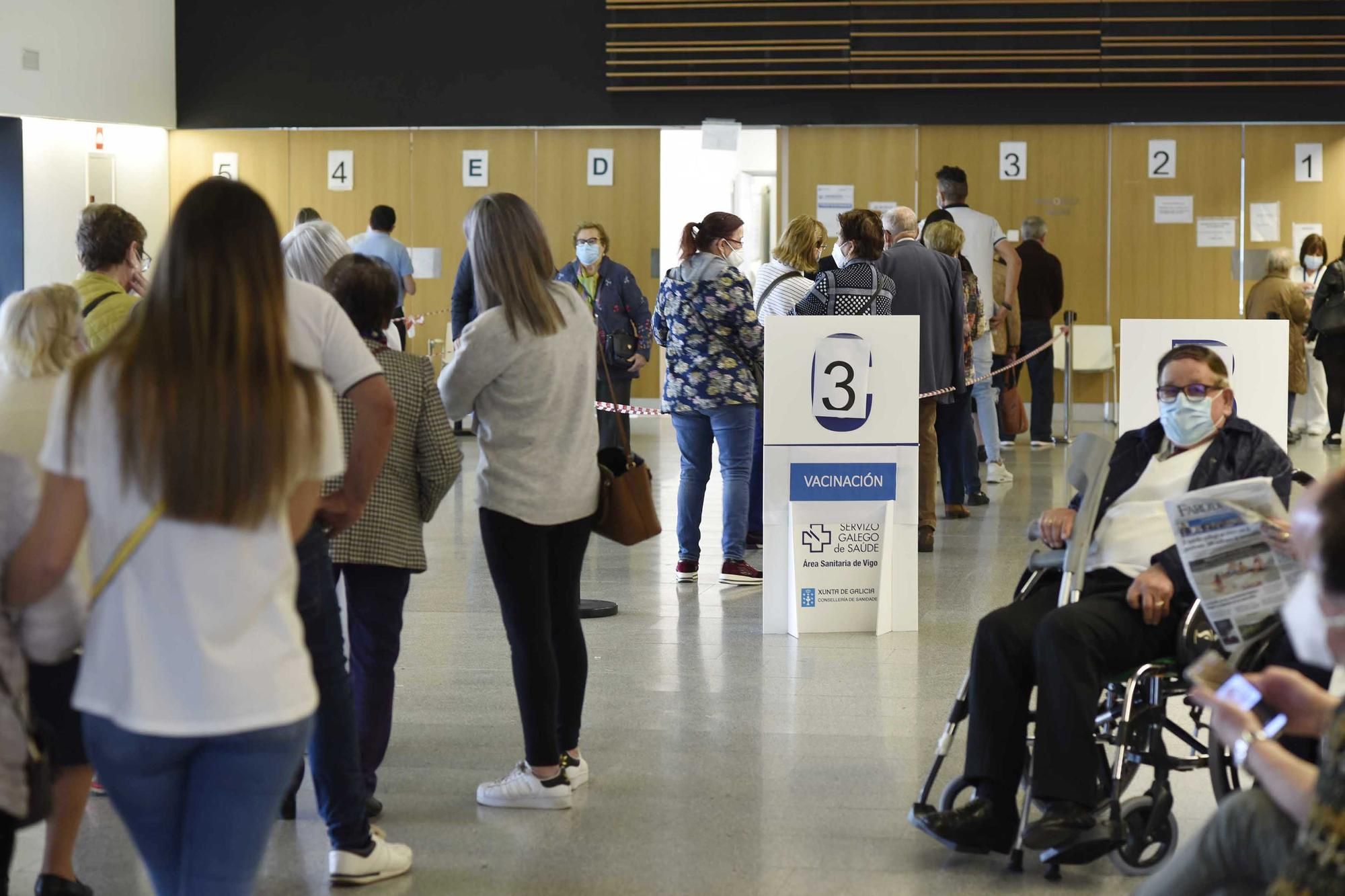 Un punto de vacunación en Vigo.