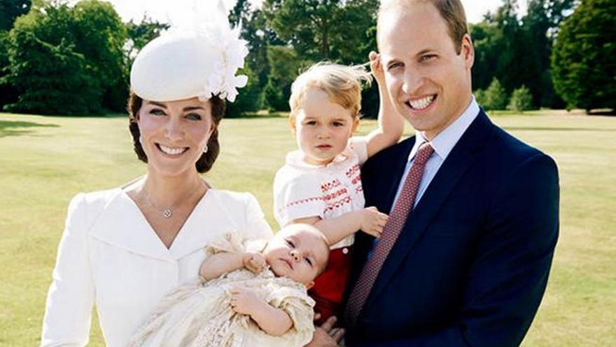 Imagen de los Duques de Cambridge con sus hijos.