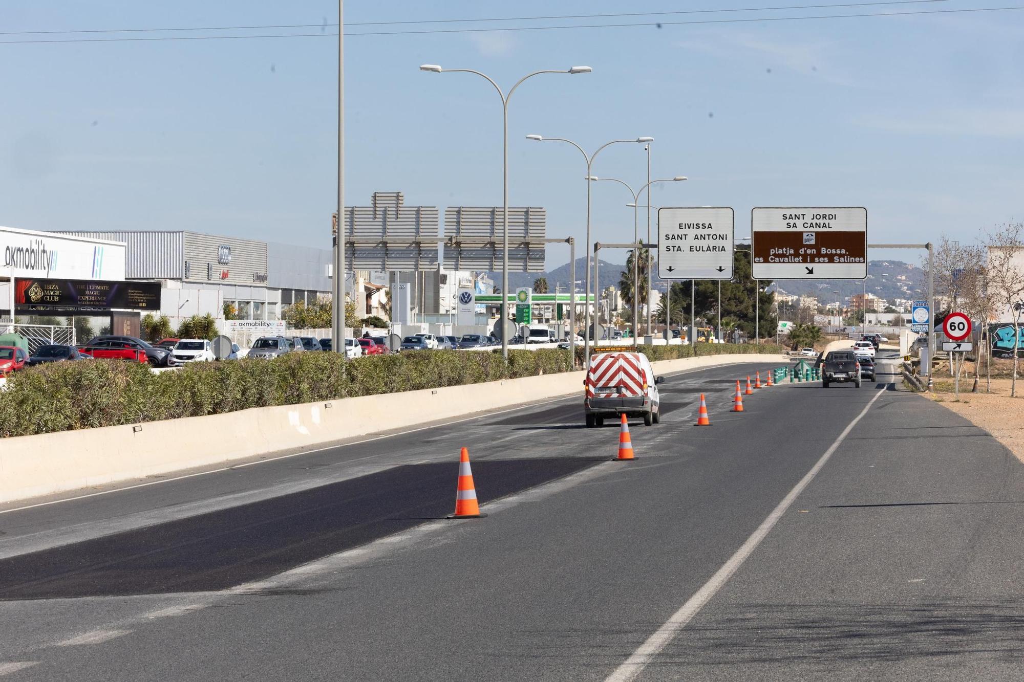 Galería: Atasco en la carretera del aeropuerto de Ibiza por las obras