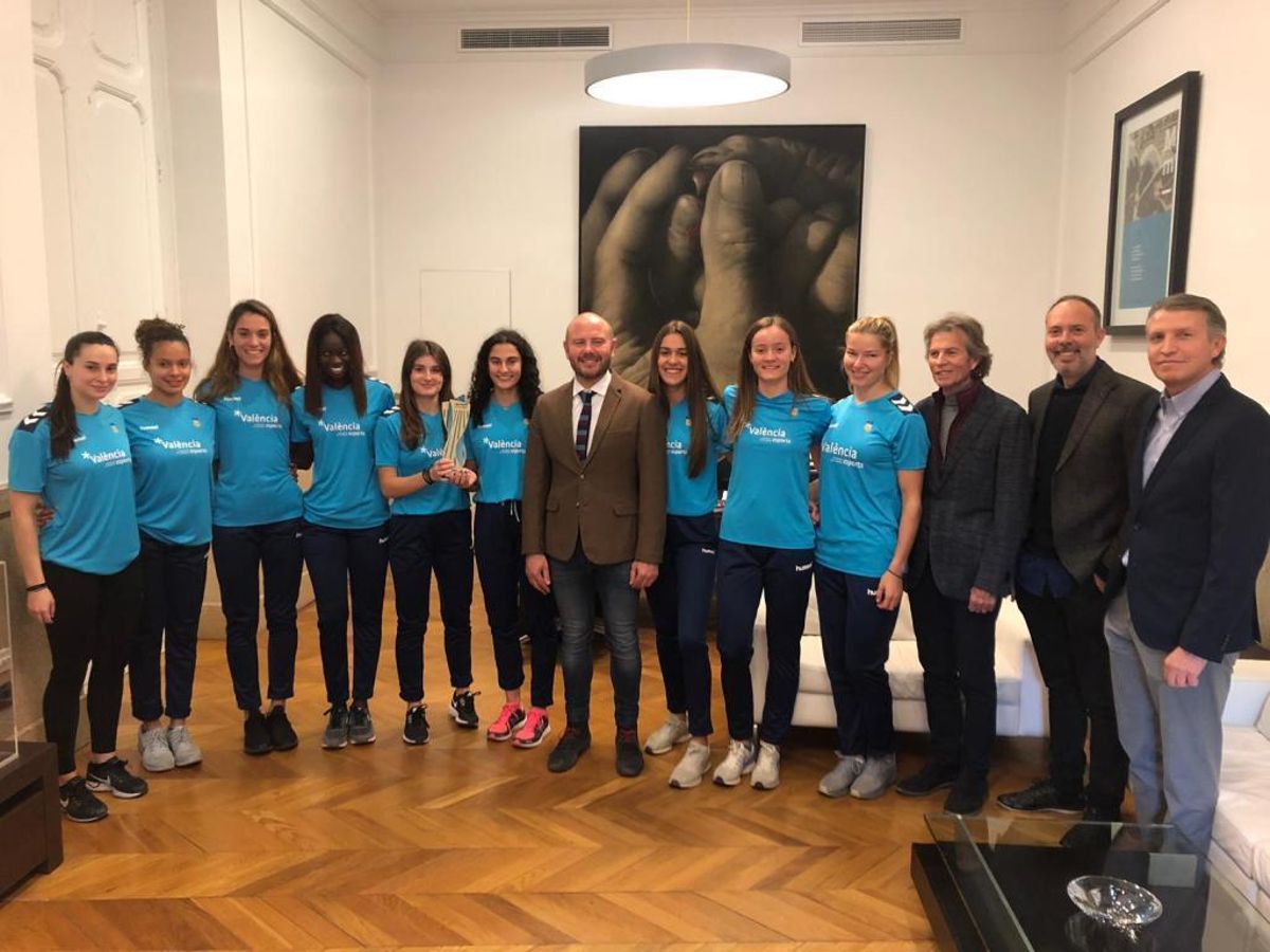 El Valencia Esport celebra el título de la Copa de la Reina en la Diputació
