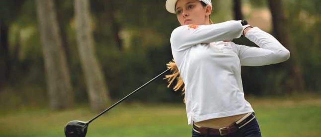 La joven jugadora  mallorquina Nuria Jiménez durante un partido.