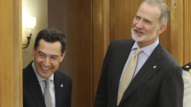 El Rei rep el president de la Junta d’Andalusia, Juanma Moreno, ahir. | MARTA FERNÁNDEZ / EUROPA PRESS