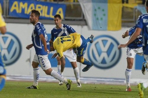 ctv-pqn-vicente-gmez-abre-las-puertas-del-cielo-de-primera-divisin-a-la-ud-las-palmas00130