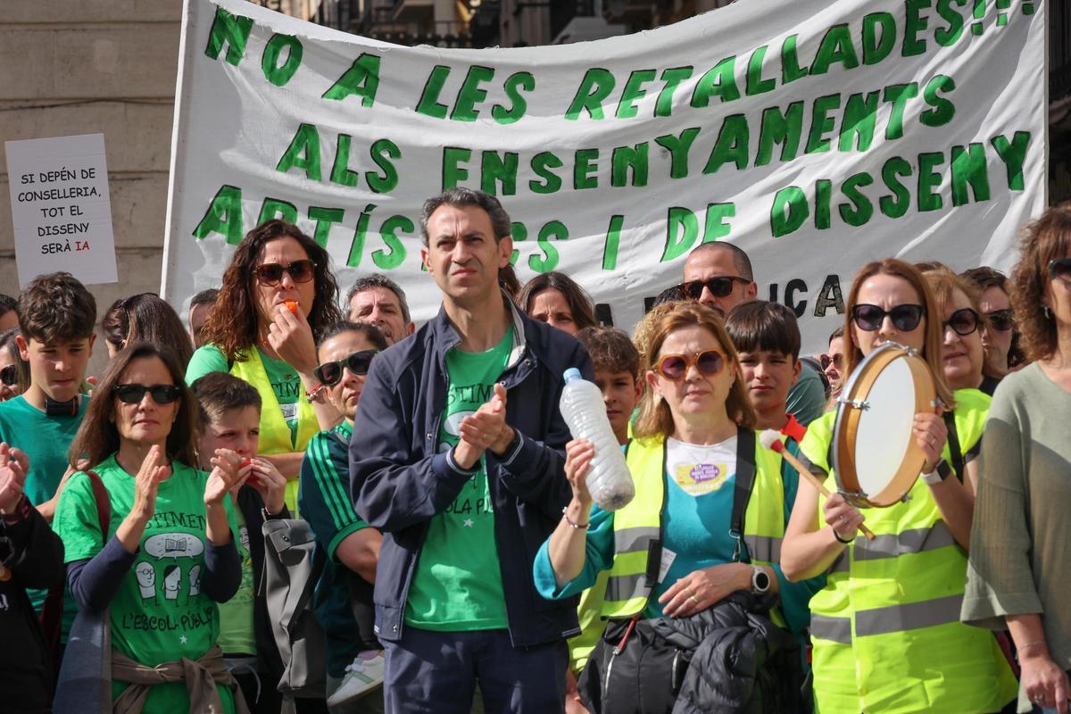 Imágenes de la concentración en Alcoy de la huelga educativa