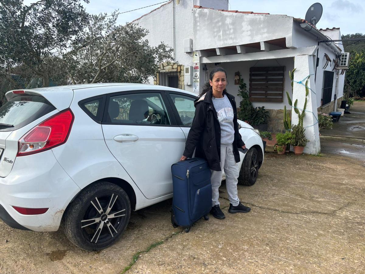 Nubia Olivera, vecina desalojada de las casas aisladas de Valdebótoa (Badajoz).