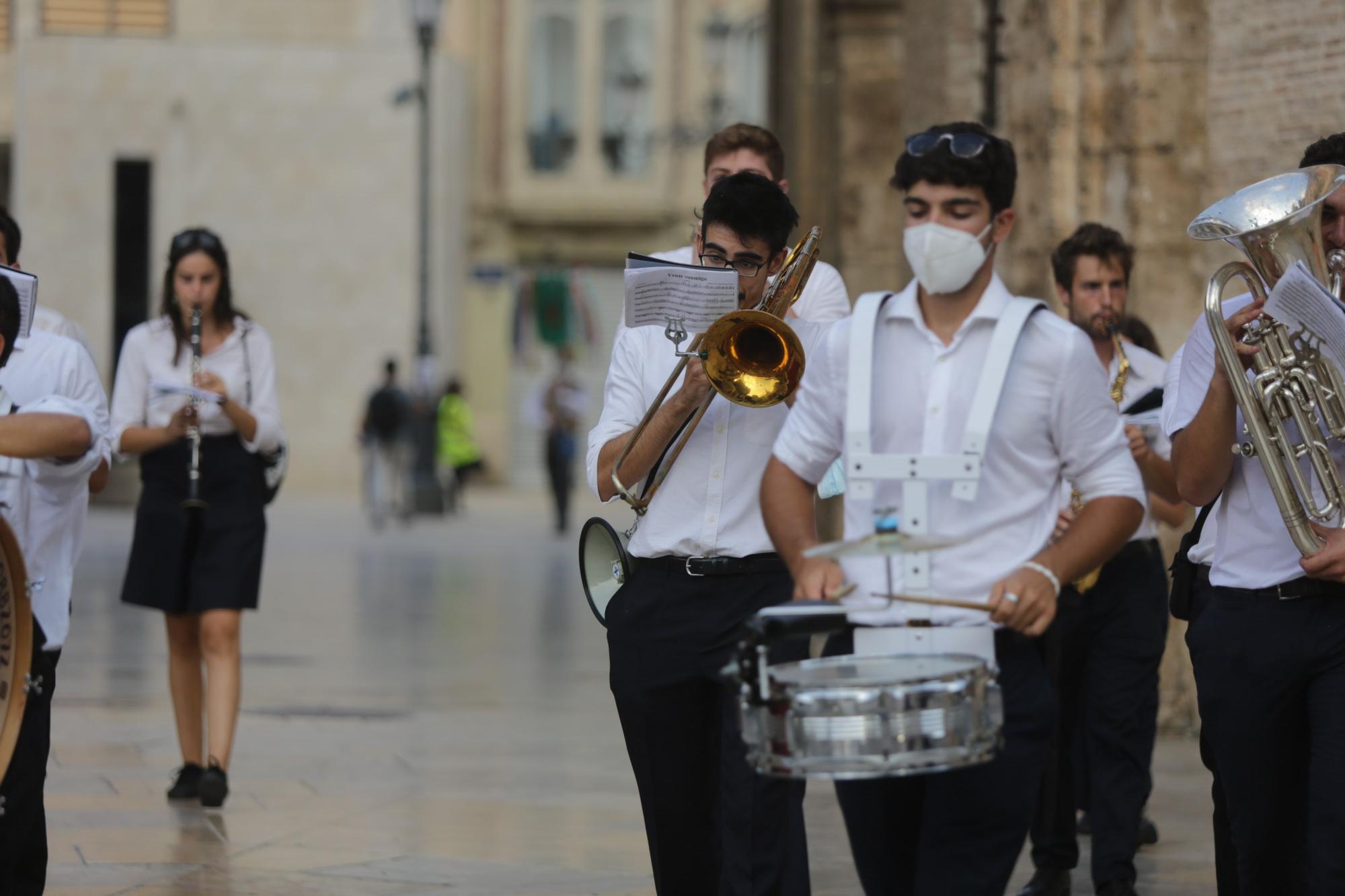 Búscate en el segundo día de Ofrenda por la calle de la Mar (entre las 19.00 y las 20.00 horas)