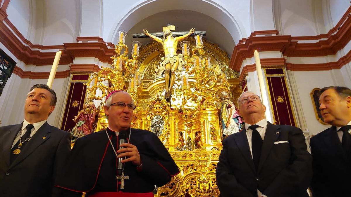 El Arzobispo de Sevilla se dirige a los fieles durante su visita a la Basílica de El Cachorro