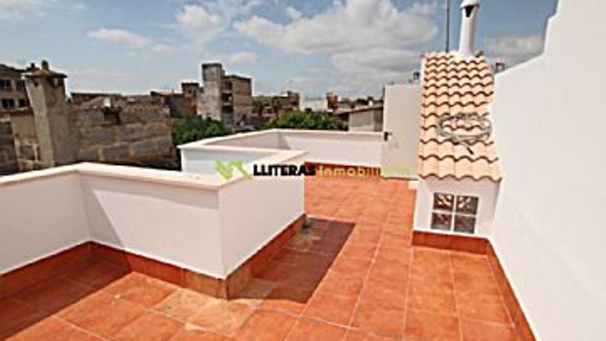 240.000 € Venta de casa en Inca 121 m2, 4 habitaciones, 2 baños, 1.983 €/m2...