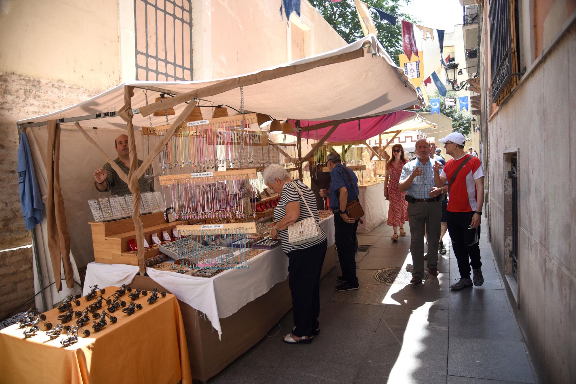 El Mercado de las Tres Culturas ya deslumbra en el centro de Zaragoza