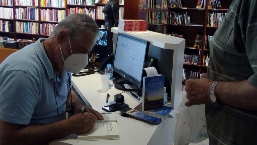 Rafel Nadal, signant llibres aquest divendres a la Parcir