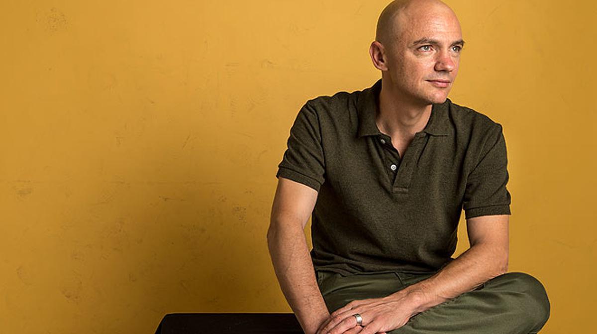Marc Parrot interpreta en acústic el tema ’Un pla perfecte’.