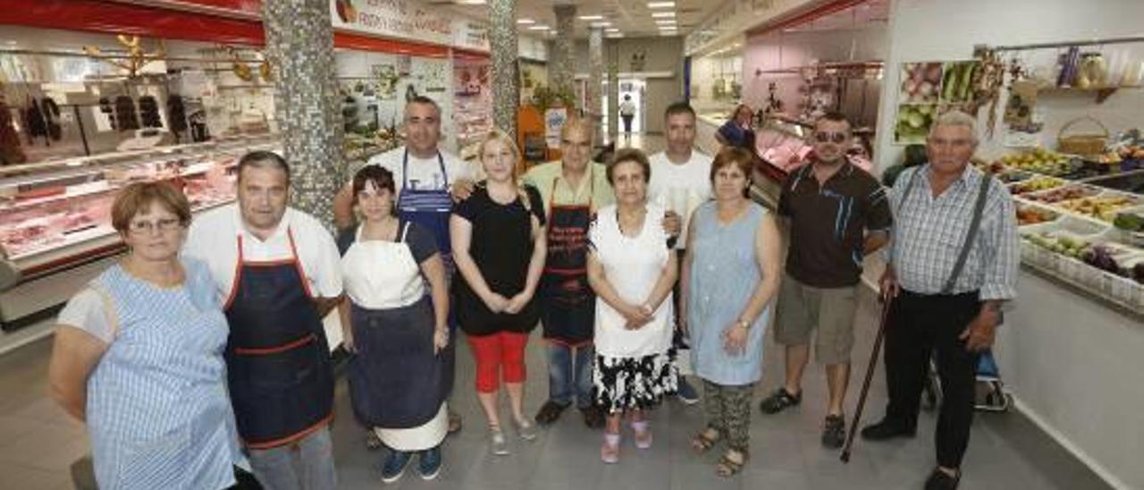 Los vendedores del Mercat de Sant Antoni, ayer.