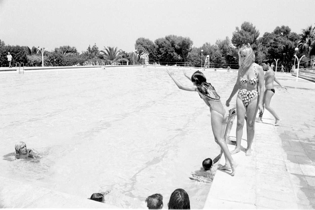 Un día en la piscina del Vedat, antes de su remodelación.jpg