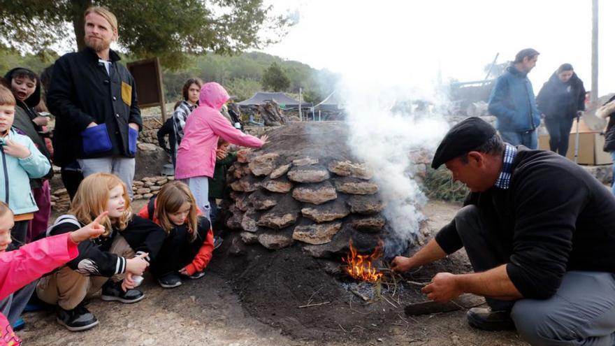 Música, ‘sofrit pagès’ y el encendido de la ‘sitja’ en las fiestas de Corona