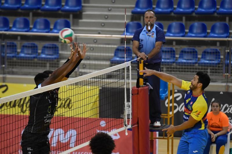 DEPORTES. 03-11-18 VECINDARIO. SANTA LUCIA DE TIRAJANA. Partido de Voleibol masculino: Vecindario ACE Gran Canaria - Ushuaña Ibiza Voley FOTOS: JUAN CASTRO.  | 03/11/2018 | Fotógrafo: Juan Carlos Castro