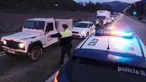 Ripoll  23 12 2020  Controles policiales para entrar al Ripolles el dia que empieza confinamiento estricto en esta comarca i la Cerdanya  Cruce de la C-17 i la C-26 FOTO Oriol Clavera