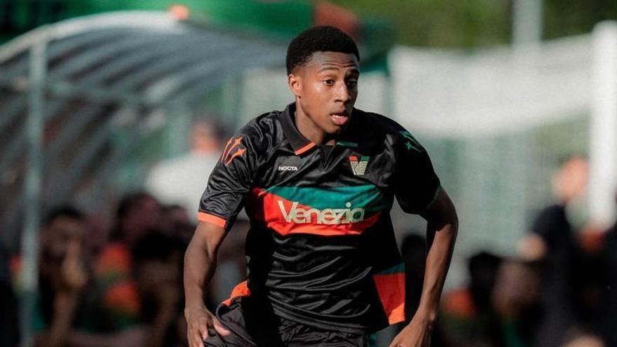 El icónico número de Álex Gomes en el Venezia y su espera para debutar en la Serie A